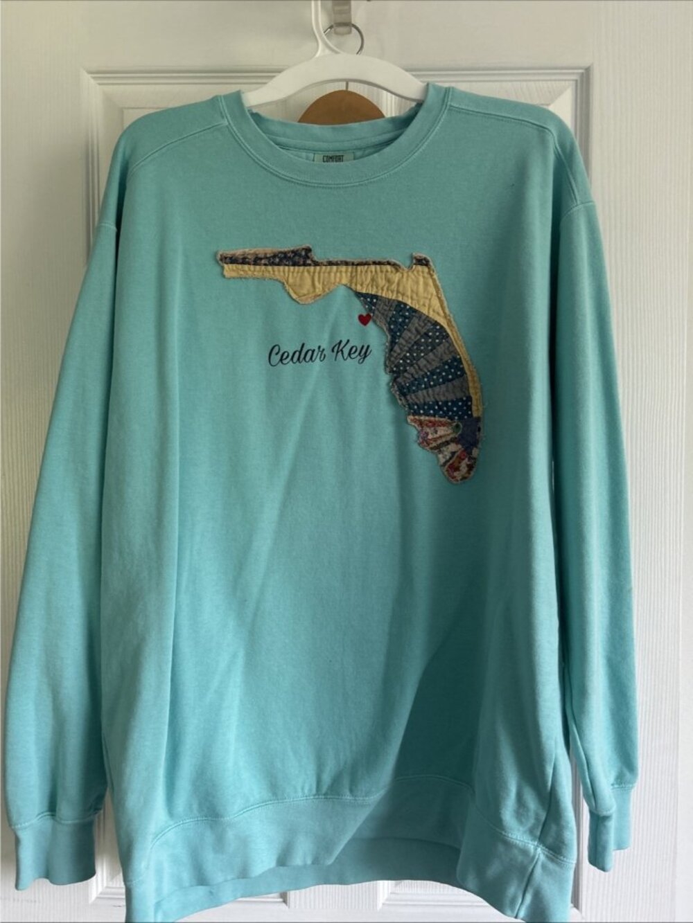 Cedar key, FL Quilt Patchwork , Upcycled Vintage Sweatshirt, Teal Size L - Picture 5 of 5